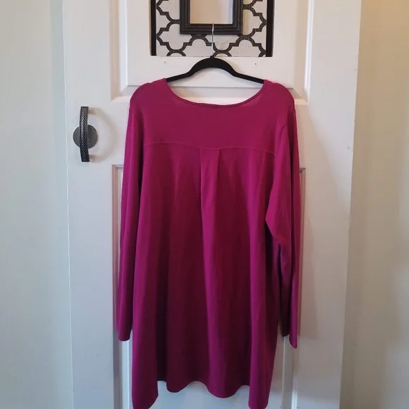 T Tahari Asymmetrical Pomegranate Sweater Top - Picture 3 of 6